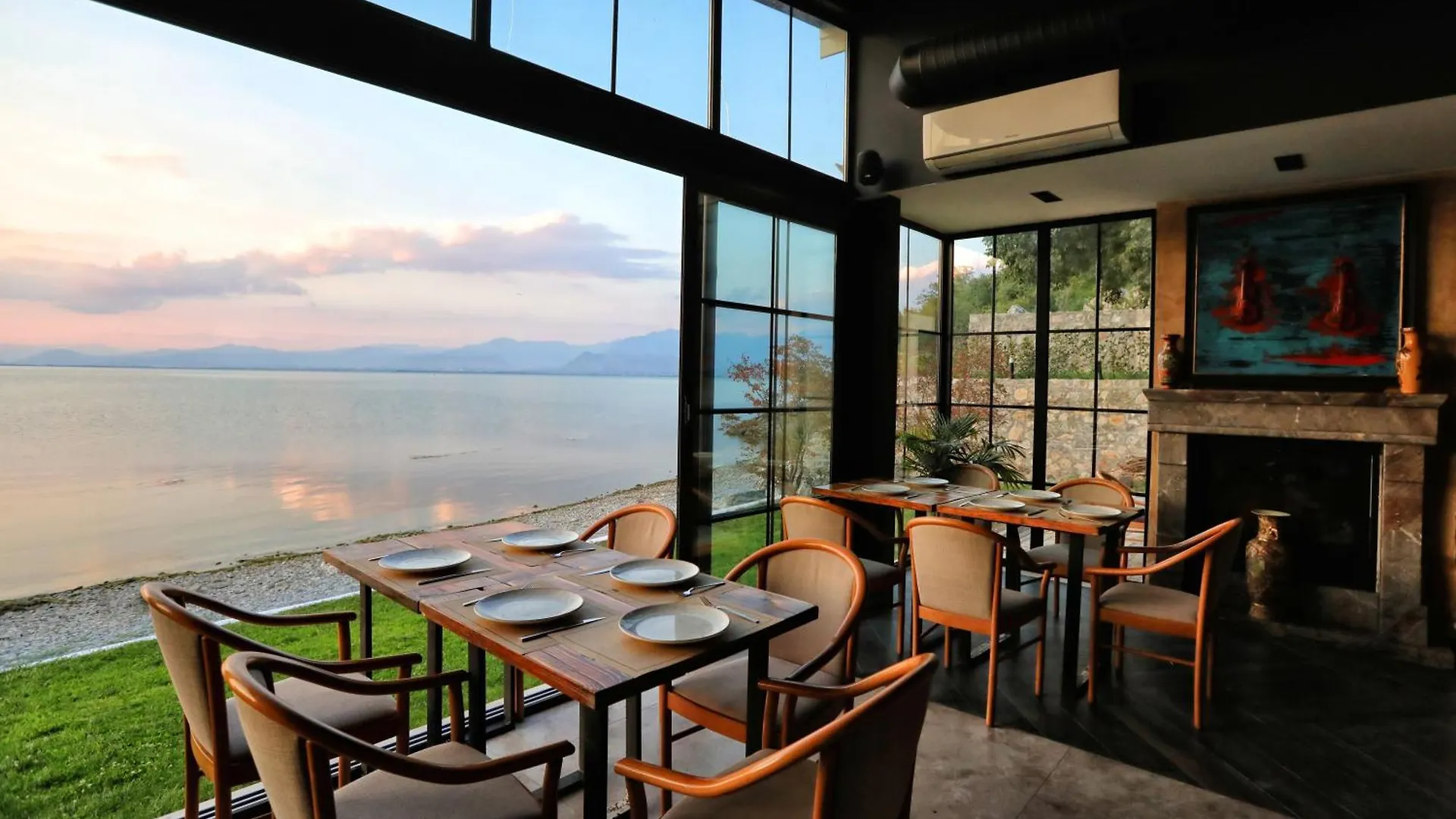 ***  Hotel Labiatan Zogaj  Албания